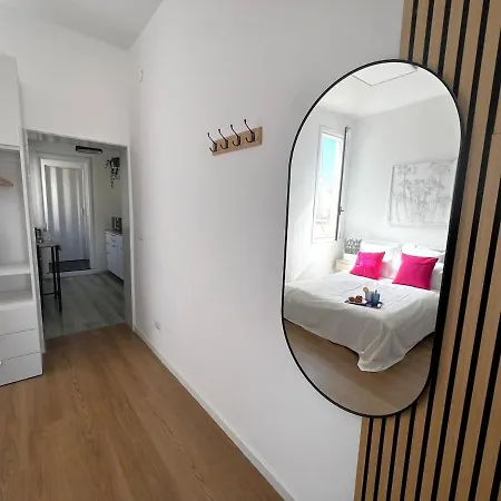 Lilacs And Lemonade Бари